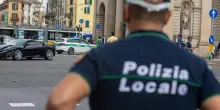 Frena per non investire un pedone e si lascia scappare una bestemmia: multato con 102 euro dalla polizia locale perch&eacute; &ldquo;contro le divinit&agrave; della religione di Stato&rdquo;