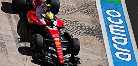 Formula 1, Hamilton va a muro nelle terze libere: i meccanici gli chiedono di fermarsi, &egrave; corsa contro il tempo per le qualifiche