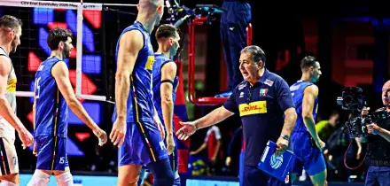 Europei di volley maschili, oggi l&rsquo;Italia affronta la Grecia: la sfida a Modena dopo la serata a Napoli | Orario e dove vedere in tv e streaming (anche in chiaro)