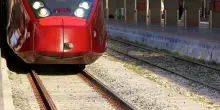 Giovane donna investita da un treno dell&rsquo;Alta velocita alla stazione di Milano Lambrate