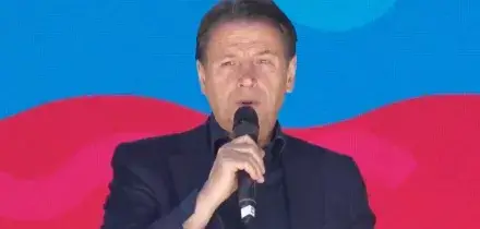 Giuseppe Conte alla Festa del Fatto: &ldquo;Meloni non ti vergogni ad aver introdotto le preferenze farlocche nella legge elettorale?&rdquo;