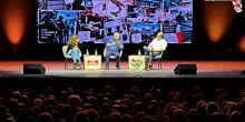 Gratteri, standing ovation alla Festa del Fatto: &ldquo;Non si parla pi&ugrave; di mafie&rdquo;. E attacca FdI sulle riforme della giustizia