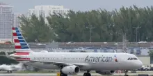 &ldquo;Una passeggera si &egrave; spogliata completamente ed &egrave; stata vista dagli altri toccarsi in modo indecente&rdquo;: l&rsquo;incidente sull&rsquo;aereo e l&rsquo;azione degli assistenti di volo