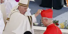 Dalla &ldquo;Chiesa povera per i poveri&rdquo; al Covid, fino alla revoca dei tagli: i &ldquo;sacrifici&rdquo; di Francesco, le mosse di Leone XIV e il ruolo dei donatori Usa