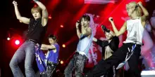 &ldquo;Il cielo l&rsquo;abbiamo aperto noi per gli Stray Kids a Rock in Rio&rdquo;: la fondazione degli sciamani anti-pioggia canta vittoria. Peccato che nessuno le abbia chiesto niente (forse)