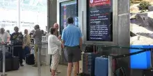 L&rsquo;Etna blocca ancora l&rsquo;aeroporto di Catania: voli sospesi a causa della cenere vulcanica