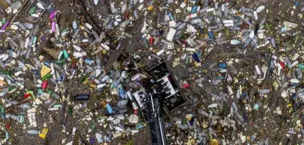 La &ldquo;striscia di Gaza&rdquo; dei &ldquo;rifiuti plastici stoccati fuori controllo&rdquo;, Corepla in amministrazione giudiziaria per &ldquo;agevolazione colposa di Synextra&rdquo;