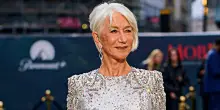 &ldquo;Forza Lecce! E se non sei d&rsquo;accordo con me baciami il c*lo&rdquo;: Helen Mirren rivela la sua passione alla NBC. Poi &ldquo;insulta&rdquo; Jimmy Fallon