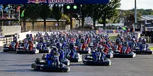 Il video dell&rsquo;impresa di Verstappen: parte 101&deg; e vince la sfida sui kart superandone 63 al primo giro. &ldquo;Mi ero preoccupato&rdquo;