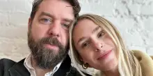 &ldquo;Vivo una relazione poliamorosa: io e il mio compagno ci raccontavamo gli appuntamenti. Finch&eacute; frequentavo solo donne andava bene, poi con un uomo &egrave; arrivata la gelosia&rdquo;: la storia di Hayley Folk