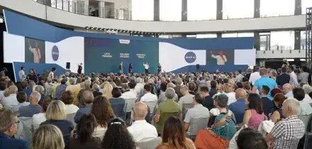 &ldquo;No al riarmo e alla politica bellicista, i giovani vogliono altro&rdquo;: il punto non negoziabile della base M5s al raduno Nova di Milano | il vox
