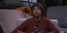 &ldquo;Le scimmie sono scimmie e noi siamo uomini, i pesci sono pesci&hellip; Ma veramente continuamo a credere a queste stronzate?&rdquo;: Simone Annichiarico dice la sua su Darwin nella Casa del Grande Fratello, tra critiche e ironie sui social