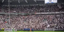 La curva della Juventus si volta di spalle durante il minuto di raccoglimento per Sandro Mazzola. La Russa: &ldquo;La mamma dei cretini &egrave; sempre incinta&rdquo;