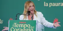 Meloni: &ldquo;Introdurremo il numero massimo di studenti stranieri per classe. Divieto di burqa e hijab a scuola&rdquo;