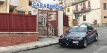 Scopre i ladri nel suo giardino e spara: un morto vicino Alba
