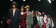 Milano Fashion Week 2026 al via, giro d&rsquo;affari da 219 milioni di indotto: da Beckham a Madonna, tutti i vip attesi. Ma i sindacati lanciano l&rsquo;allarme: &ldquo;Perse 3 mila imprese in un anno, la cassa integrazione cresce&rdquo;