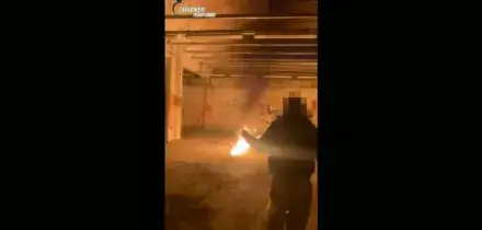 Quattro giovanissimi indagati per la fabbricazione di molotov: perquisizioni e sequestri a Pesaro, Rimini e Bologna