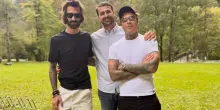 Fedez in montagna con la compagna Giulia Honegger e il piccolo Edoardo Lupo. E nelle foto spunta Leonardo Maria Del Vecchio