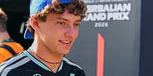 Antonelli vede il Mondiale ma non cambia, lo scherzo nel paddock a Norris e Hamilton: &ldquo;&Egrave; l&rsquo;unico modo che conosco per non perdere il focus&rdquo;