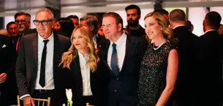 Giorgia Meloni diserta l&rsquo;assemblea Onu e va alla cena di gala tra i vertici del lusso alla Milano Fashion Week. &ldquo;Ecco le sue priorit&agrave;&rdquo;