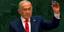 Assemblea Onu, Netanyahu mostra un cercapersone: &ldquo;Ve li ricordate? Hezbollah se li ricorda eccome&rdquo;