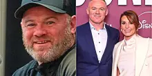 Wayne Rooney irriconoscibile: sorprende tutti sul red carpet della serie Disney. &ldquo;Quest&rsquo;estate ho pensato, facciamolo&rdquo;: il risultato dopo l&rsquo;operazione | Foto