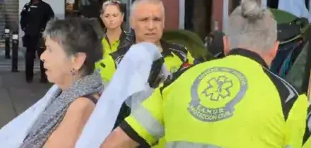 &ldquo;Ho combattuto perch&eacute; altri imparassero a lottare&rdquo;, polizia sotto inchiesta a Madrid per l&rsquo;anziana disabile sfrattata