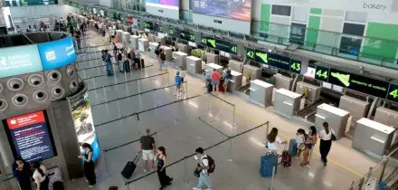 Nuovo stop ad atterraggi e decolli all&rsquo;aeroporto di Catania per la cenere lavica dell&rsquo;Etna