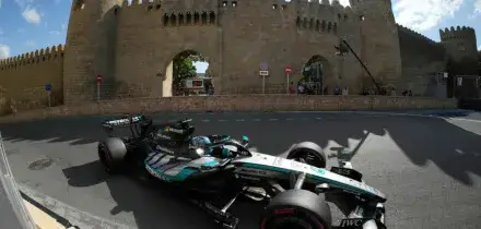 F1, Russell vince a Baku davanti a Verstappen. Antonelli al 5&deg; posto, Ferrari ancora gi&ugrave; dal podio &ndash; Ordine d&rsquo;arrivo e nuova classifica