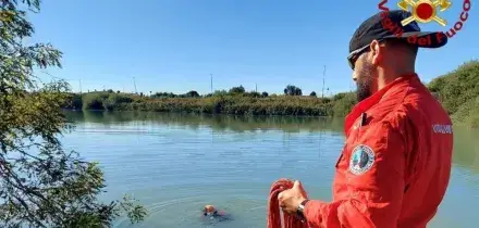 Auto finisce nel fiume Livenza (Venezia), recuperata la vettura: morto il 69enne che era a bordo con due cani