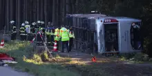 Bus partito da Milano per l&rsquo;Oktoberfest si ribalta in autostrada in Germania: due morti e 26 feriti