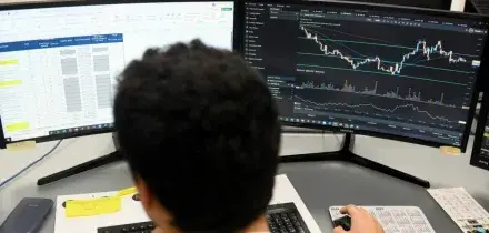 Lo spread Btp-Bund oltre quota 100: &egrave; il livello pi&ugrave; alto da fine maggio 2025. Rendimenti ai massimi da tre anni