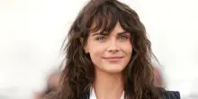 &ldquo;Ogni mattina prima di guardare il telefono devo dedicarmi un po&rsquo; di tempo. Recito dei mantra, faccio yoga, respiro. La bellezza &egrave; qualcosa che facciamo, non che siamo&rdquo;: cos&igrave; Cara Delevigne