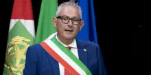 Unito civilmente al suo compagno, ma si oppone a patrocinare il Pride: il paradosso del sindaco FdI di Pordenone