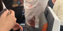 Copilota accoltella il comandante su un volo per Tel Aviv: l&rsquo;aereo perde quota, &ldquo;uno dei due ha rischiato di fare schiantare l&rsquo;aereo&rdquo;
