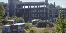 Spaccio, omicidi e guerra tra bande: viaggio nel &lsquo;palazzo della droga&rsquo; di via Tallone a Roma. &ldquo;Lo Stato non c&rsquo;&egrave;, ci faremo giustizia da soli&rdquo;