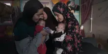 Gaza&rsquo;s Twins, la vita che resiste tra le macerie: la storia dei gemelli nati sotto le bombe