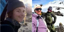 Juliette Willmann muore travolta da una valanga in Patagonia: trascinata per 400 metri e sepolta sotto la neve, il marito sopravvive