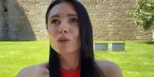 &ldquo;Mi presentavo come &lsquo;la ragazza in carrozzina&rsquo;. Poi una frase del mio parrucchiere mi ha fatto riflettere. Quando mia figlia mi ha chiesto perch&eacute; non potesse vedermi in piedi mi si &egrave; spezzato il cuore&rdquo;: parla Giulia Lamarca