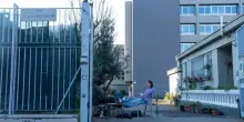 Milano, 20enne picchiato davanti al liceo Einstein per aver staccato dei manifesti di Blocco Studentesco