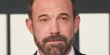 &ldquo;Ho perso entrambi i genitori in pochi mesi. Cos&igrave; ripenso alla mia infanzia&rdquo;: Ben Affleck rompe il silenzio e la verit&agrave; su sua madre commuove tutti