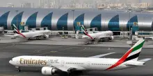&ldquo;Era come una cascata, ha iniziato a piovere dal soffitto dell&rsquo;aereo. L&rsquo;equipaggio di cabina non ha offerto nessuna spiegazione n&eacute; si &egrave; &egrave; scusato&rdquo;: cosa &egrave; successo sul volo Emirates diretto a Istanbul
