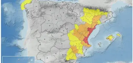 Piogge torrenziali e allagamenti in Catalogna: due morti e un disperso, centinaia di voli cancellati e treni fermi