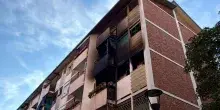 Incendio in un appartamento a Milano: morta una donna di 75 anni, evacuati i vicini