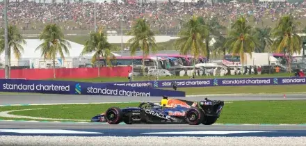 Formula 1, Verstappen vince a Sepang. Antonelli 2&deg; allunga nel Mondiale, Hamilton terzo in rimonta | Ordine di arrivo e classifica