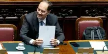 Legge elettorale, governo pone la fiducia sui primi tre articoli. Le opposizioni: &ldquo;Hanno paura della loro stessa maggioranza, schiaffo al Parlamento&rdquo;