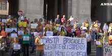 La protesta dei docenti da Roma a Milano: &ldquo;Chiediamo un salario dignitoso. Basta briciole&rdquo;