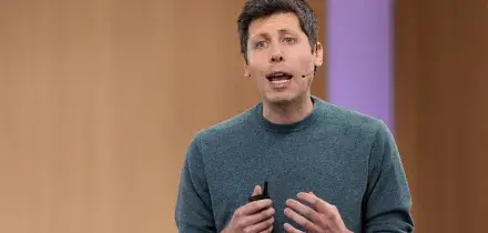 Intelligenza artificiale, Altman: &ldquo;Il mondo deve accettare i rischi&rdquo;. Ma l&rsquo;ex responsabile sicurezza OpenAI: &ldquo;Regole come per il nucleare&rdquo;