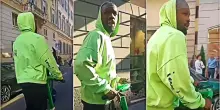 Thuram fermato in monopattino a Milano, gli chiedono chi sia: &ldquo;Sono Rafael Leao. Galatasaray&rdquo; | Video