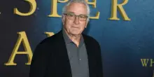 &ldquo;Trump pezzo di m***a, codardo. Tieni le tue fo**ute mani lontane dal nostro voto&rdquo;: Robert De Niro furioso contro il presidente Usa